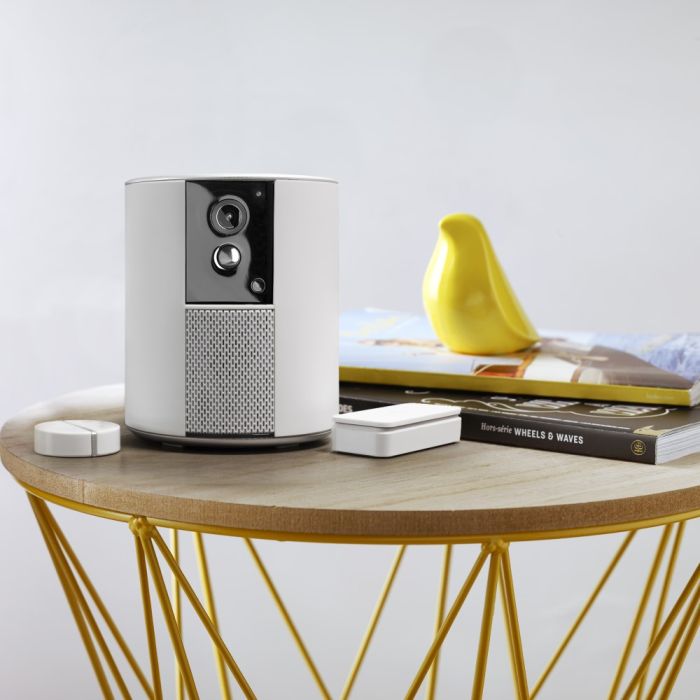 Somfy One + - kamera i alarm w jednym, w zestawie z akcesoriami